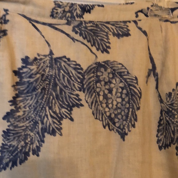 Ralph Lauren skirt, size M Color pallet of cream and blue. - Picture 3 of 6